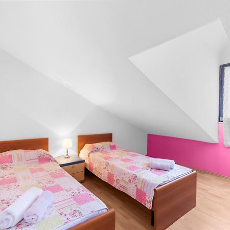 Apartments Villa Falcon Funtana Exterior foto